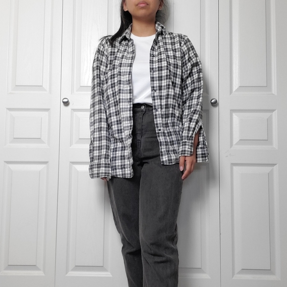 Oversized Black and White Flannel - Picture 2 of 6